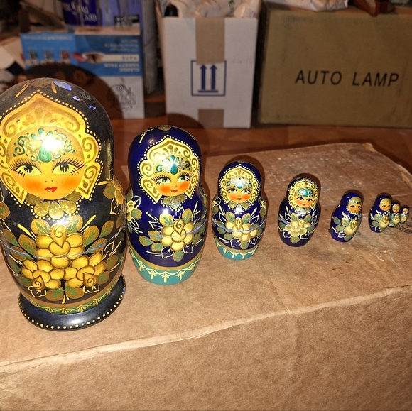 Russian nesting dolls all original an authentic - Picture 1 of 4